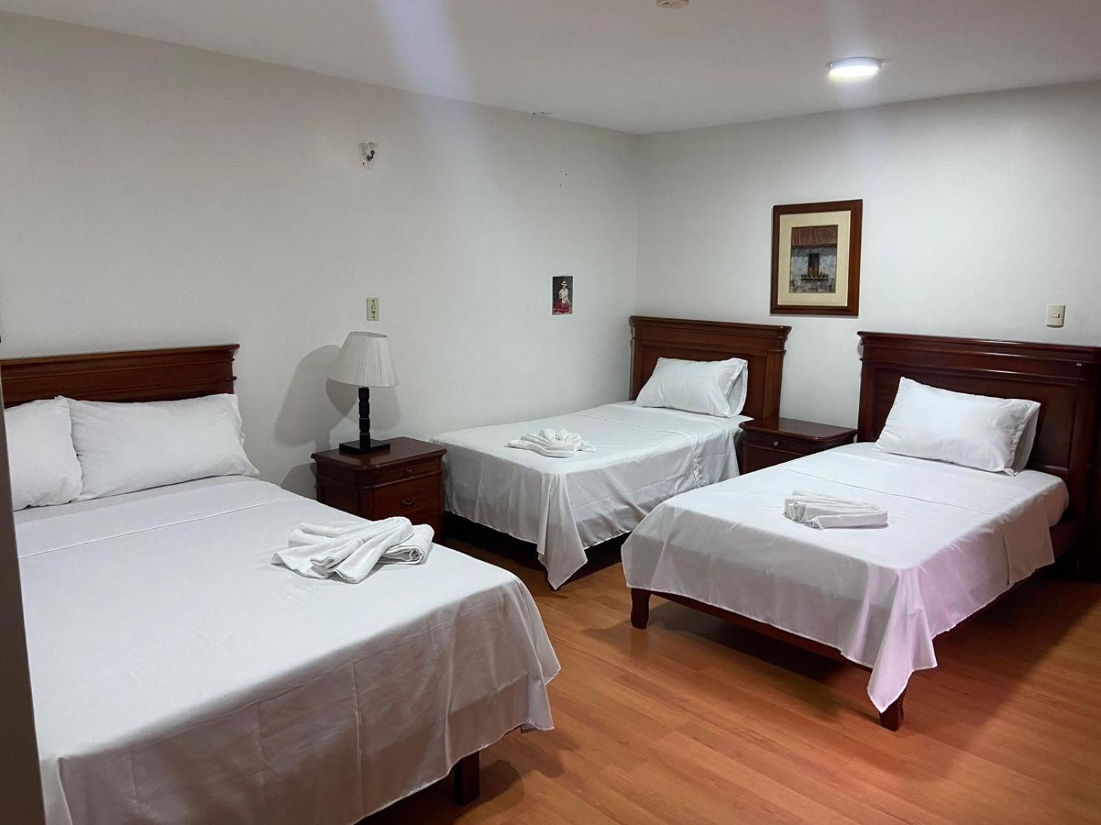Hotel Coronel Cuenca Exterior foto